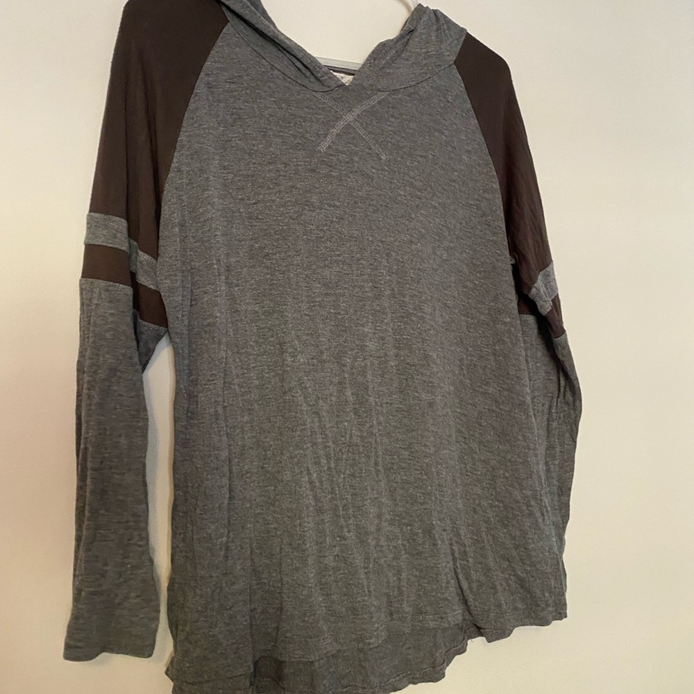 Long sleeve shirt hood grey